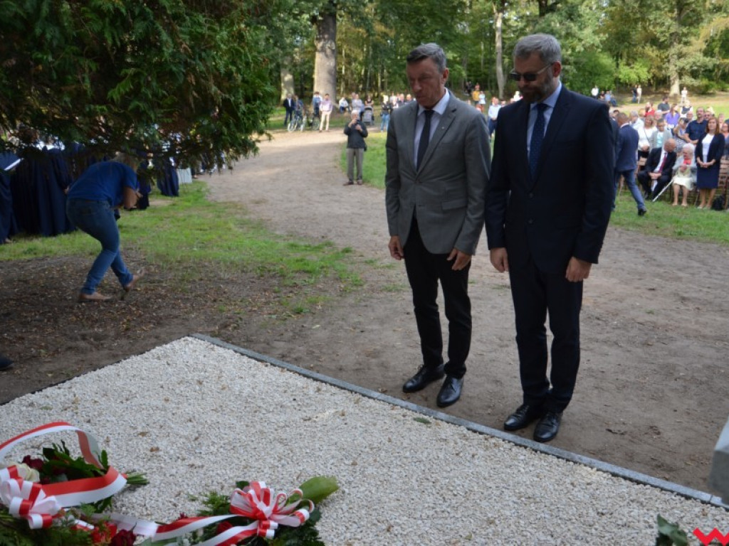 Ponownie odsłonięto pomnik Słowackiego. Krótko potem burmistrz zadziwił mieszkańców