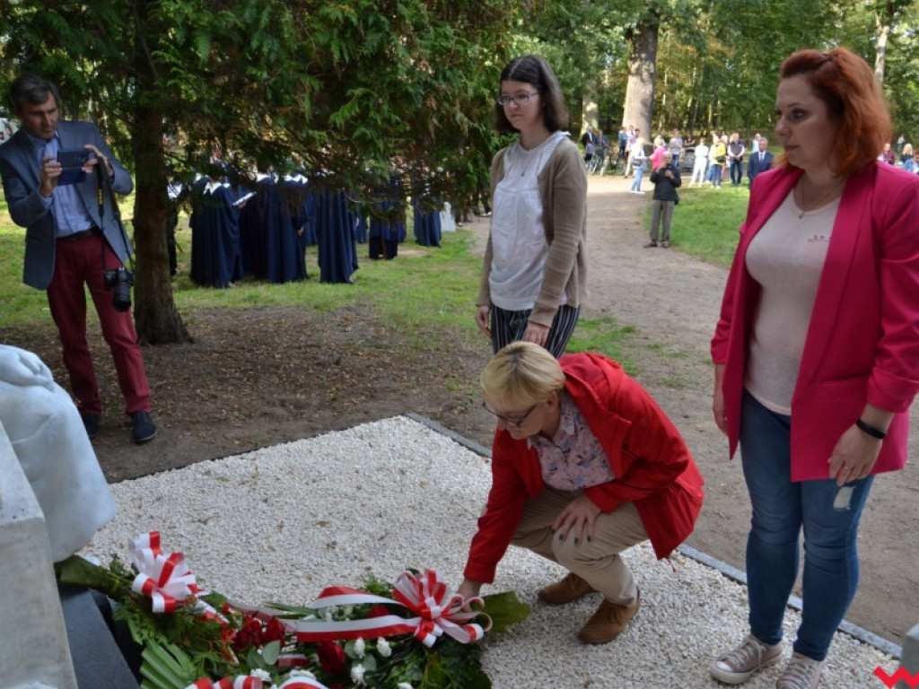 Ponownie odsłonięto pomnik Słowackiego. Krótko potem burmistrz zadziwił mieszkańców