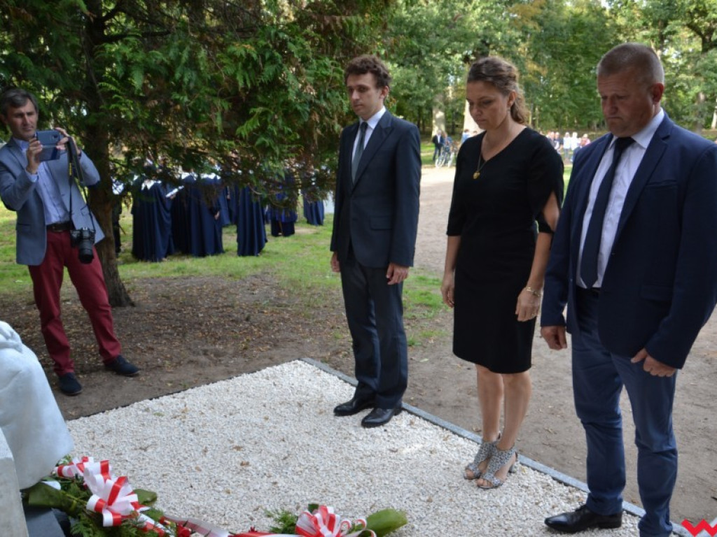 Ponownie odsłonięto pomnik Słowackiego. Krótko potem burmistrz zadziwił mieszkańców