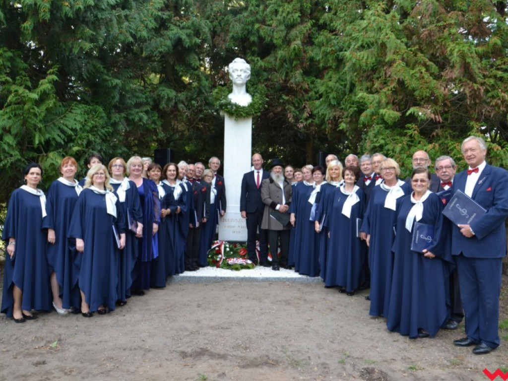 Ponownie odsłonięto pomnik Słowackiego. Krótko potem burmistrz zadziwił mieszkańców