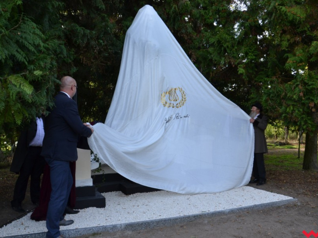 Ponownie odsłonięto pomnik Słowackiego. Krótko potem burmistrz zadziwił mieszkańców