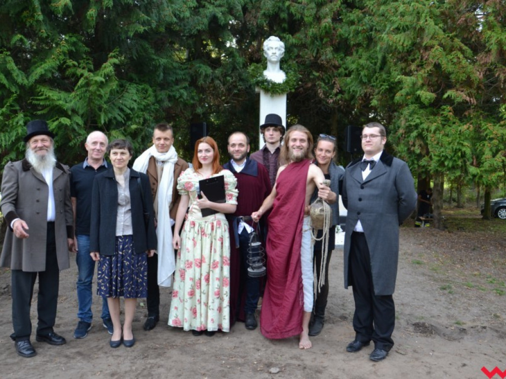 Ponownie odsłonięto pomnik Słowackiego. Krótko potem burmistrz zadziwił mieszkańców