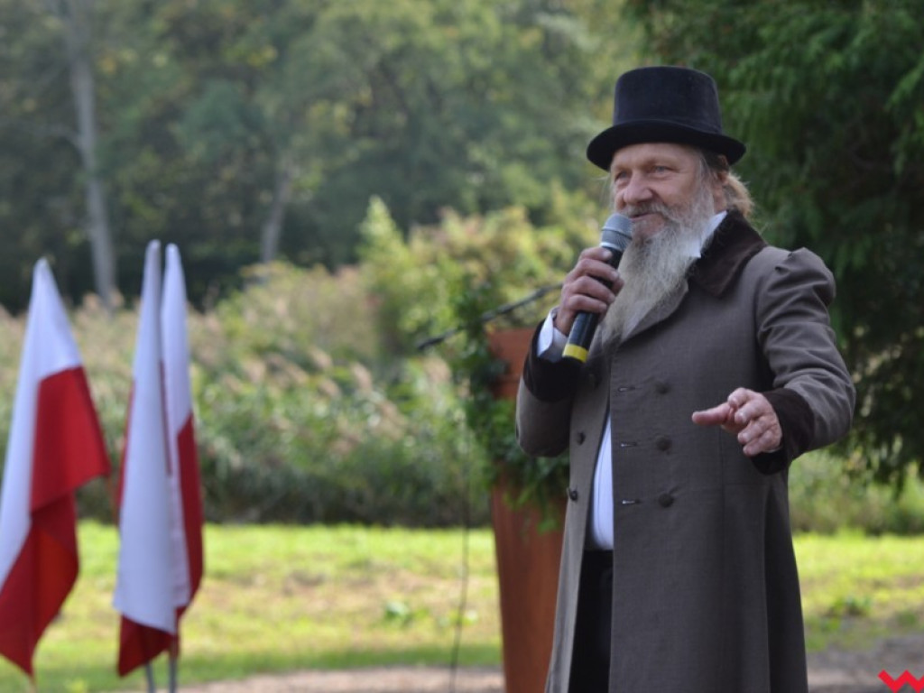 Ponownie odsłonięto pomnik Słowackiego. Krótko potem burmistrz zadziwił mieszkańców