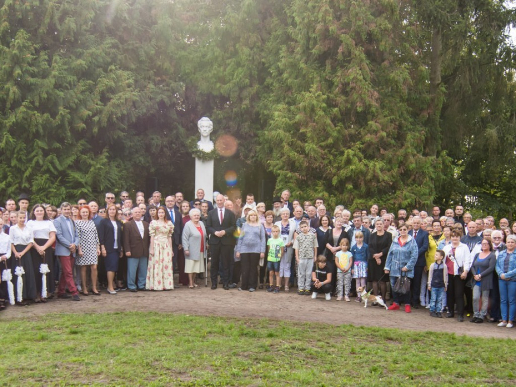 Ponownie odsłonięto pomnik Słowackiego. Krótko potem burmistrz zadziwił mieszkańców