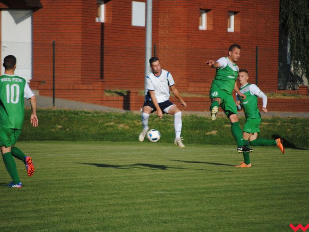 Niezłe widowisko w Pyzdrach. Warta dzieli się punktami ze swoją imienniczką z Krzymowa