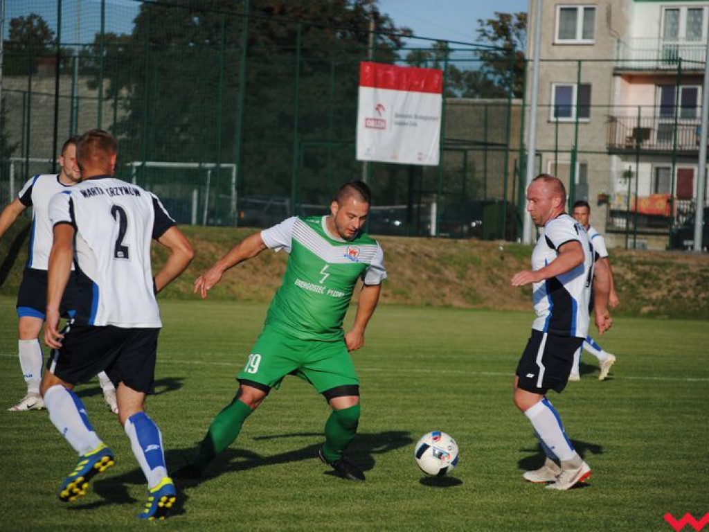 Niezłe widowisko w Pyzdrach. Warta dzieli się punktami ze swoją imienniczką z Krzymowa