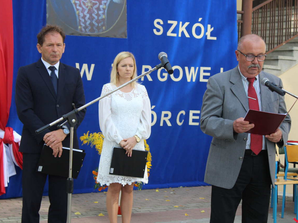 Nie ma gimnazjum, jest nowy sztandar szkoły. Podniosła uroczystość w Targowej Górce