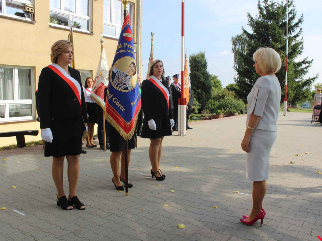 Nie ma gimnazjum, jest nowy sztandar szkoły. Podniosła uroczystość w Targowej Górce