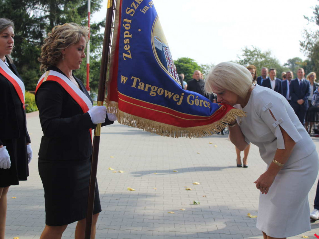 Nie ma gimnazjum, jest nowy sztandar szkoły. Podniosła uroczystość w Targowej Górce