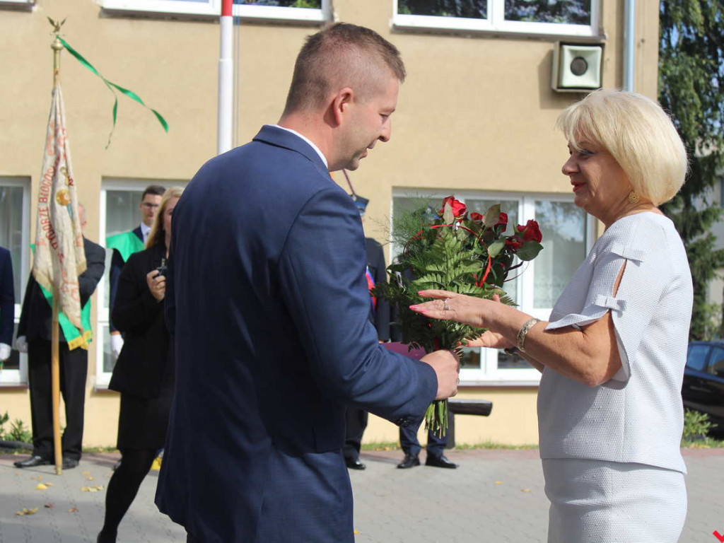 Nie ma gimnazjum, jest nowy sztandar szkoły. Podniosła uroczystość w Targowej Górce