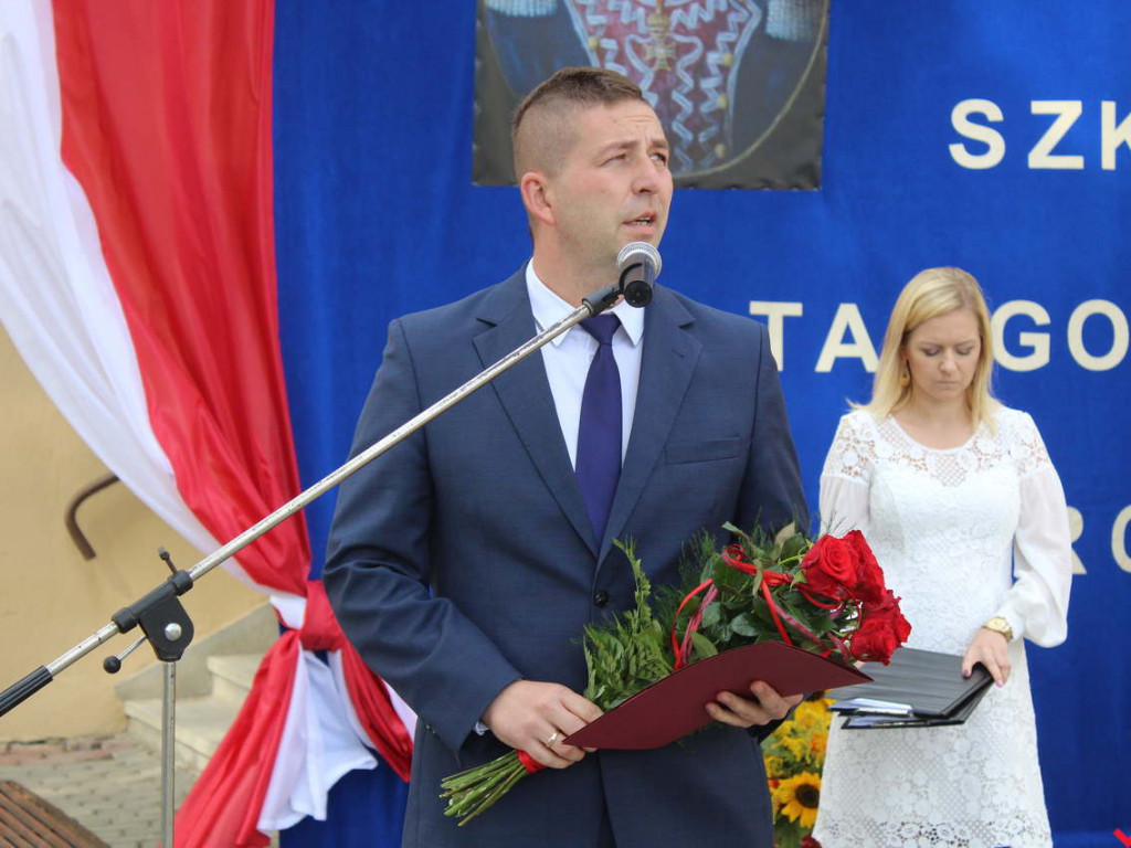 Nie ma gimnazjum, jest nowy sztandar szkoły. Podniosła uroczystość w Targowej Górce