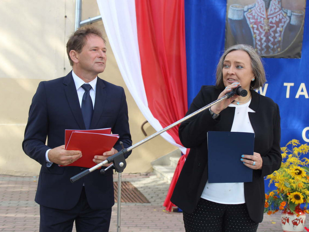 Nie ma gimnazjum, jest nowy sztandar szkoły. Podniosła uroczystość w Targowej Górce