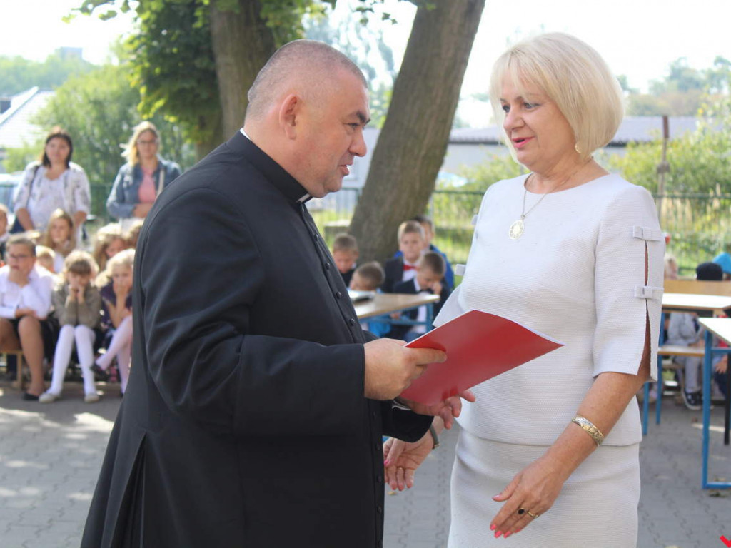 Nie ma gimnazjum, jest nowy sztandar szkoły. Podniosła uroczystość w Targowej Górce