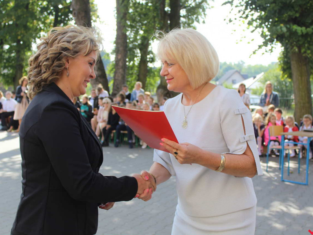 Nie ma gimnazjum, jest nowy sztandar szkoły. Podniosła uroczystość w Targowej Górce