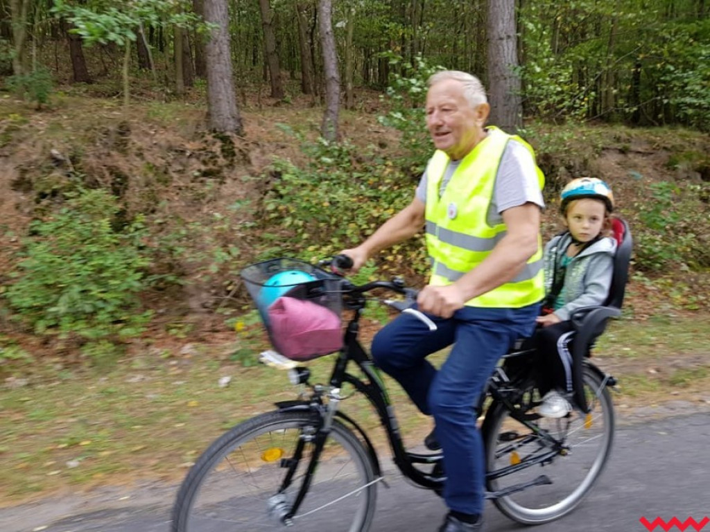 Udana wycieczka po gminie Miłosław. Na rowery wsiedli i starsi, i młodsi mieszkańcy