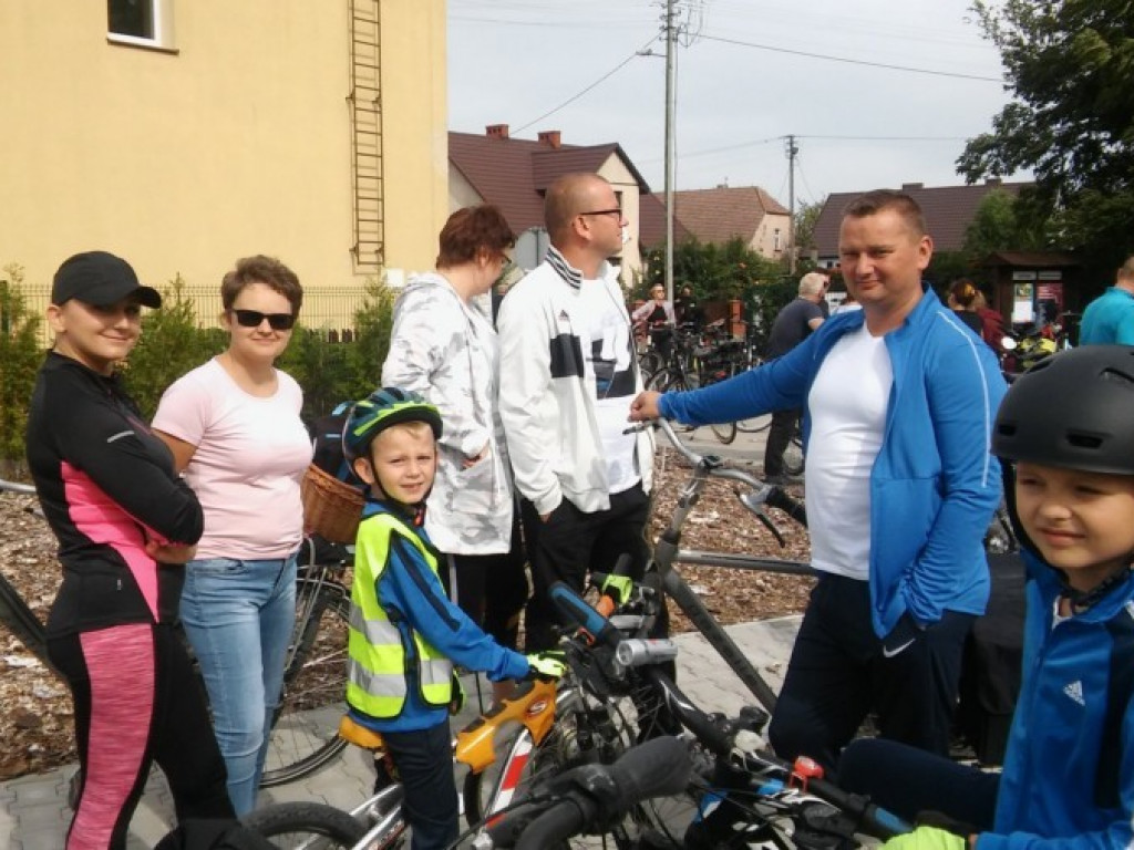 Udana wycieczka po gminie Miłosław. Na rowery wsiedli i starsi, i młodsi mieszkańcy