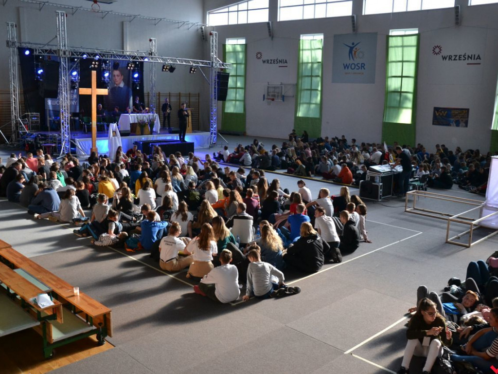 Wielkie religijne uniesienie na Spotkaniu Młodzieży „Kostka 2019” we Wrześni