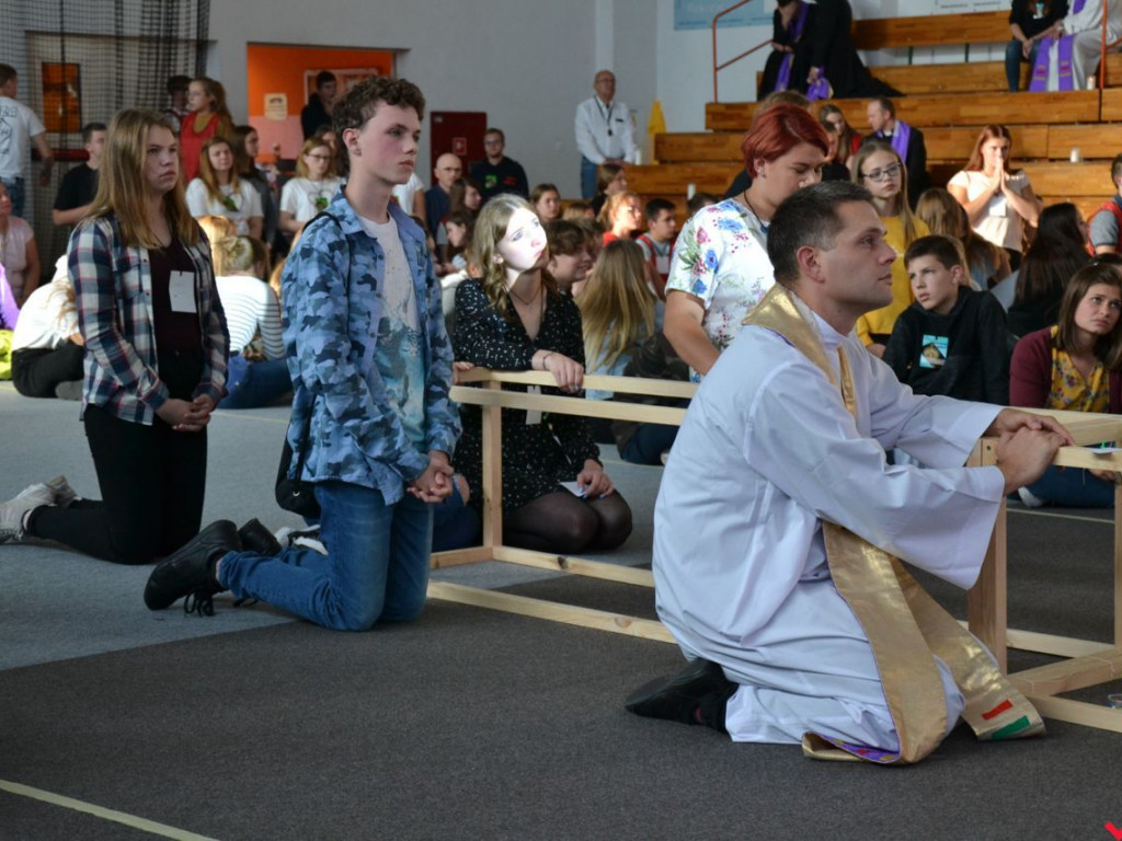 Wielkie religijne uniesienie na Spotkaniu Młodzieży „Kostka 2019” we Wrześni