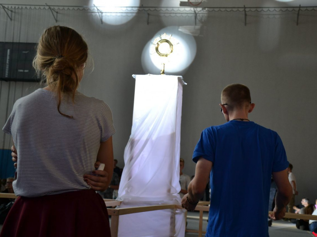 Wielkie religijne uniesienie na Spotkaniu Młodzieży „Kostka 2019” we Wrześni