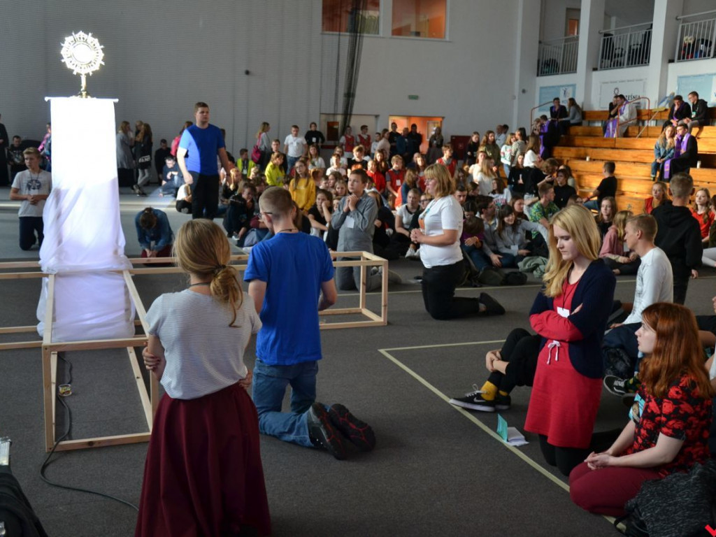 Wielkie religijne uniesienie na Spotkaniu Młodzieży „Kostka 2019” we Wrześni