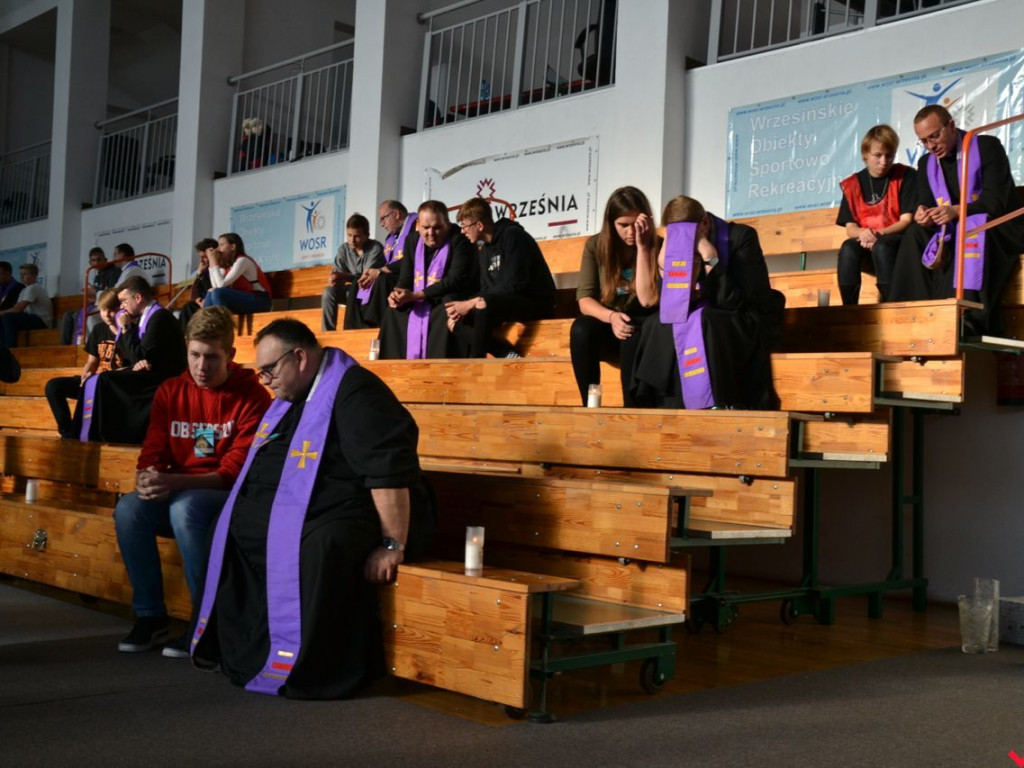 Wielkie religijne uniesienie na Spotkaniu Młodzieży „Kostka 2019” we Wrześni