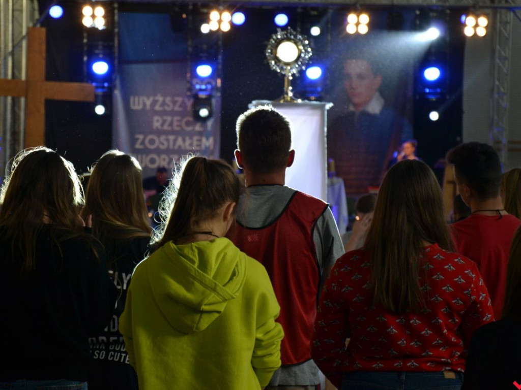 Wielkie religijne uniesienie na Spotkaniu Młodzieży „Kostka 2019” we Wrześni
