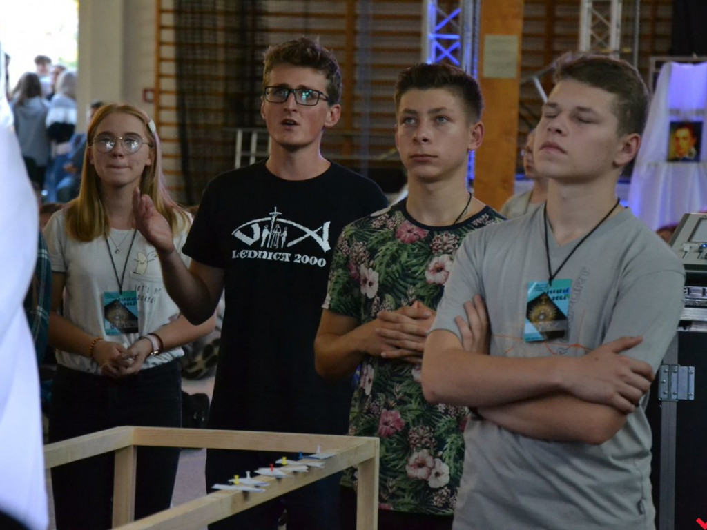 Wielkie religijne uniesienie na Spotkaniu Młodzieży „Kostka 2019” we Wrześni