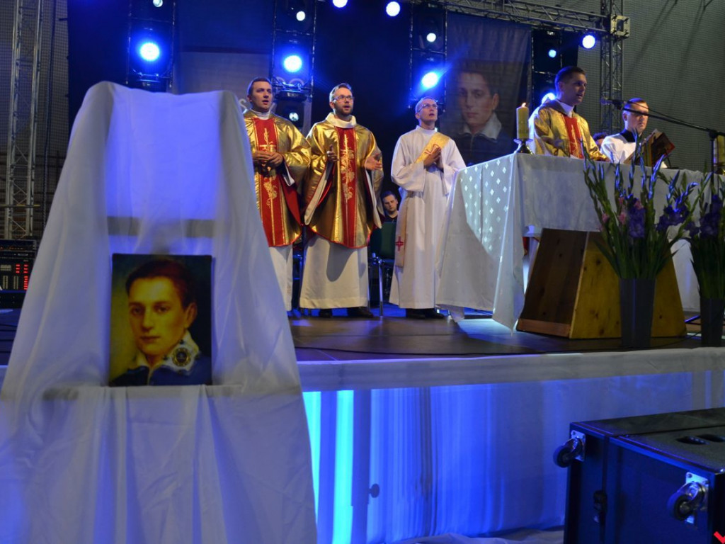 Wielkie religijne uniesienie na Spotkaniu Młodzieży „Kostka 2019” we Wrześni