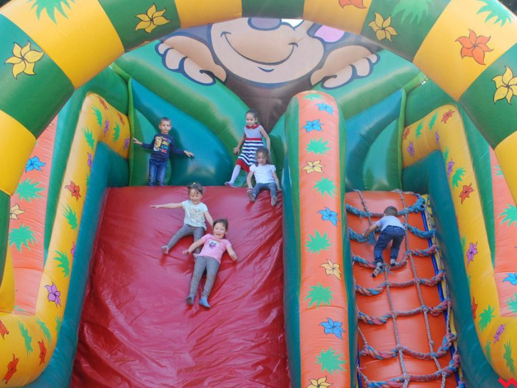 Bawili się i pomagali. Festyn parafialny w Pyzdrach.