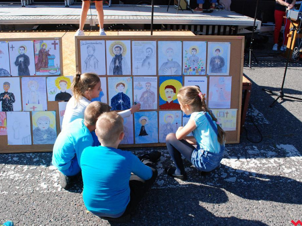 Bawili się i pomagali. Festyn parafialny w Pyzdrach.