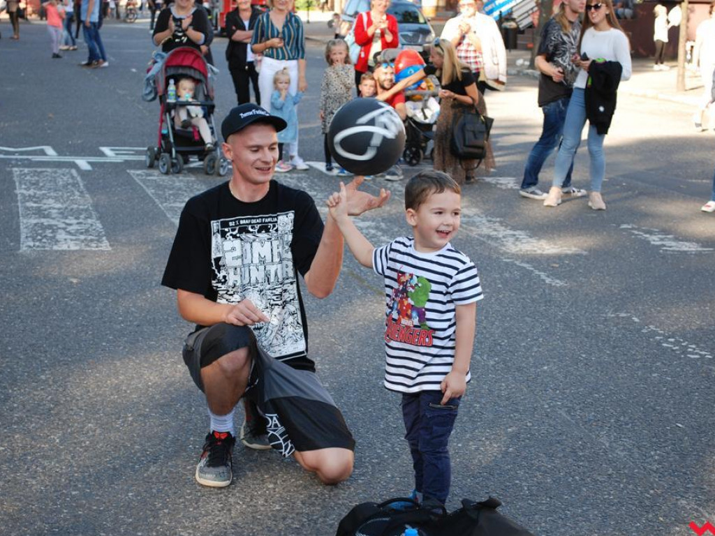 Bawili się i pomagali. Festyn parafialny w Pyzdrach.