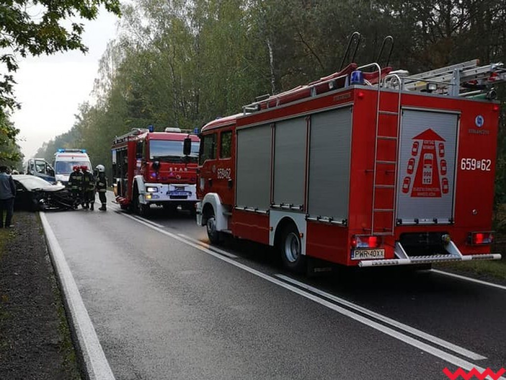 Kolejny wypadek na drodze wojewódzkiej w Górnych Grądach. Kierowcy i dwójka dzieci w szpitalu