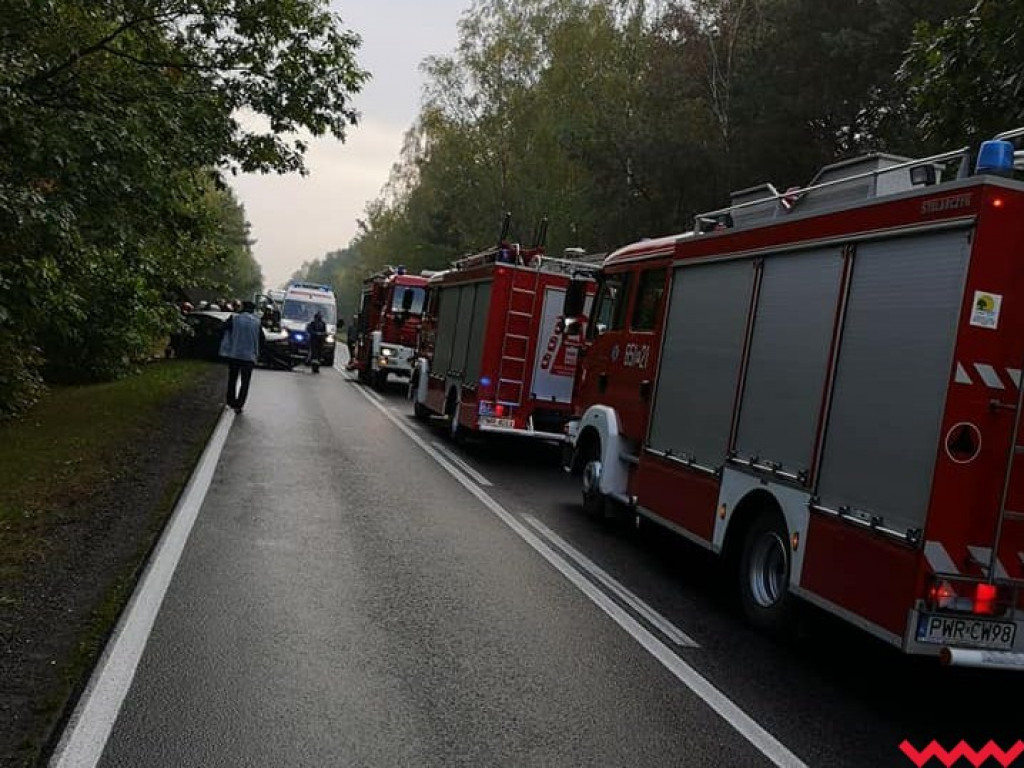 Kolejny wypadek na drodze wojewódzkiej w Górnych Grądach. Kierowcy i dwójka dzieci w szpitalu