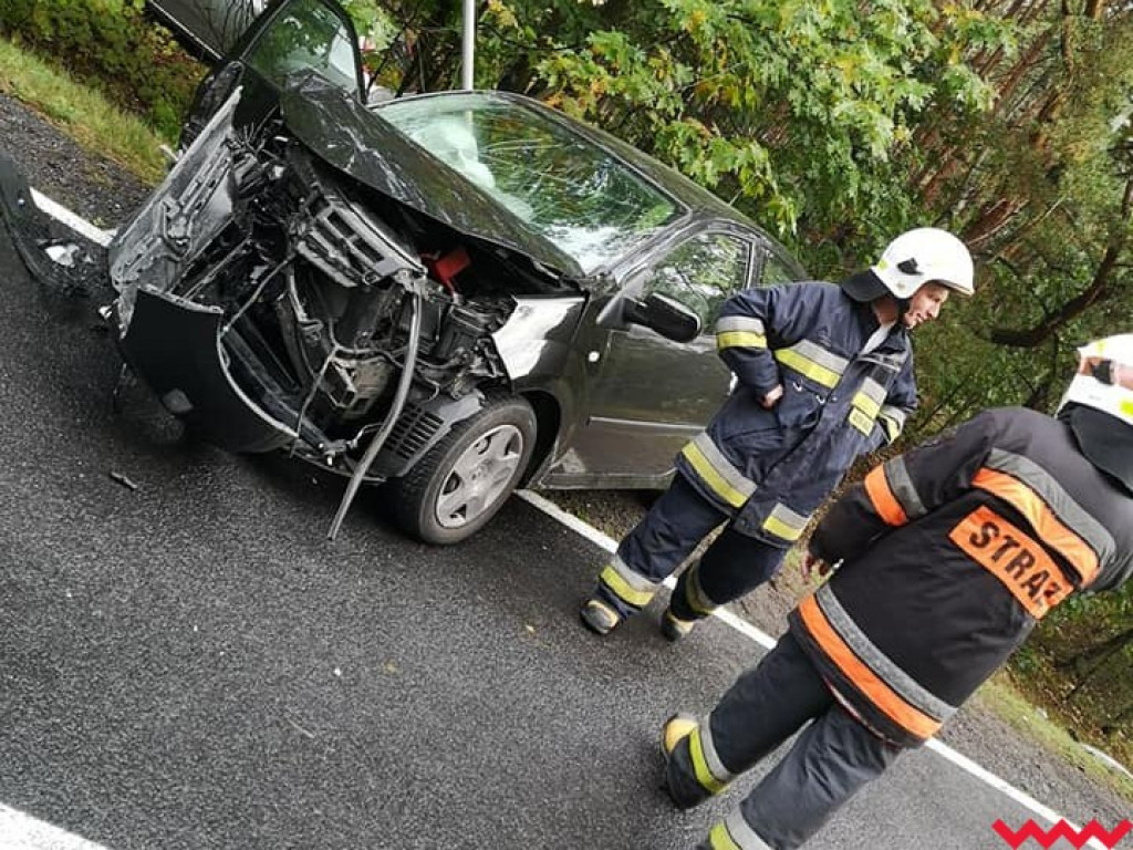 Kolejny wypadek na drodze wojewódzkiej w Górnych Grądach. Kierowcy i dwójka dzieci w szpitalu