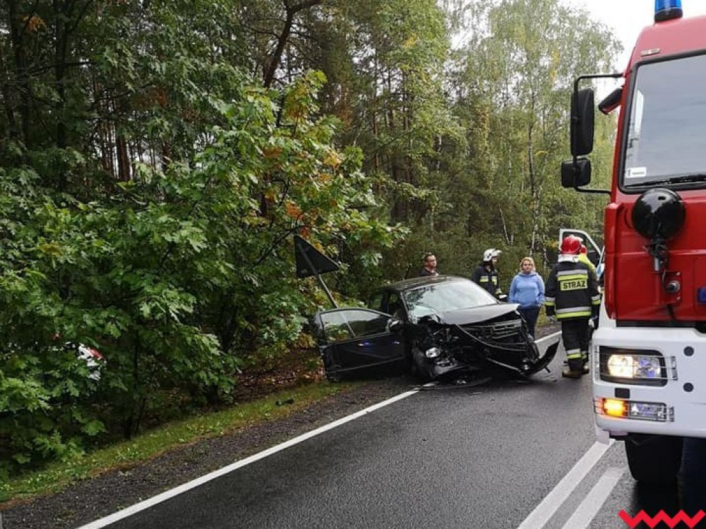 Kolejny wypadek na drodze wojewódzkiej w Górnych Grądach. Kierowcy i dwójka dzieci w szpitalu