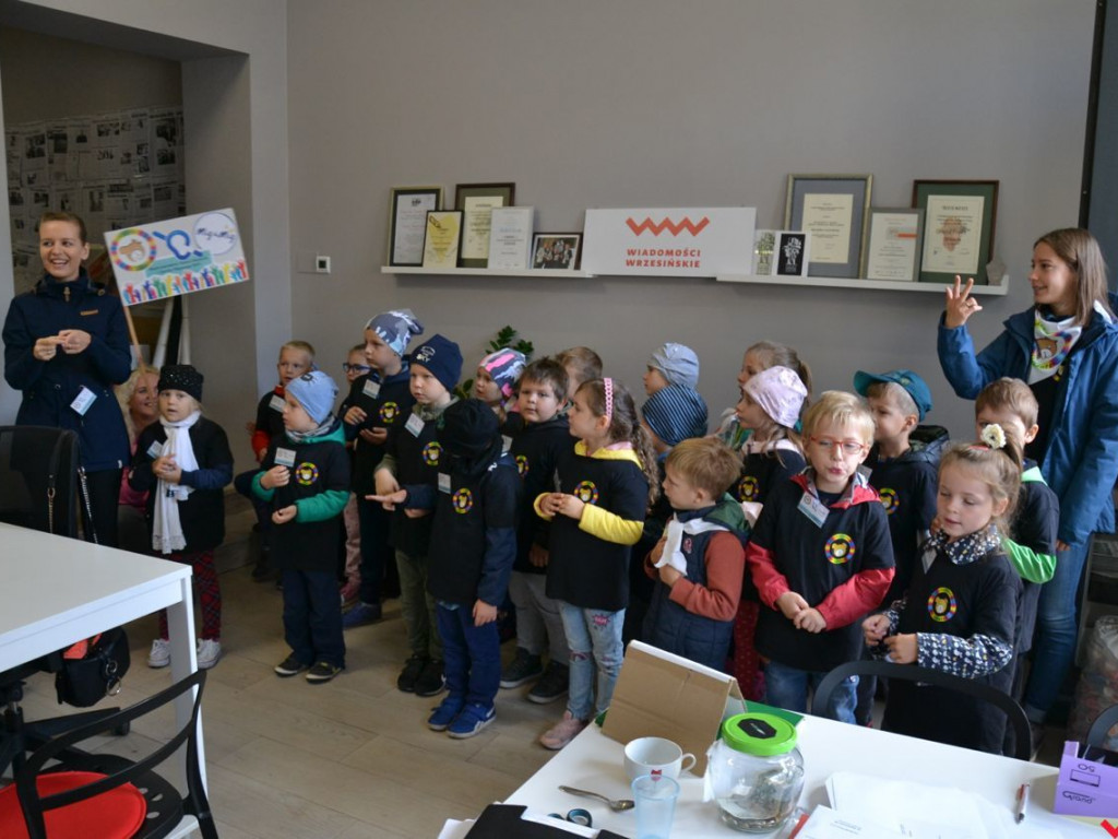 Dzieci z przedszkola Miś Uszatek z migającą wizytą w „WW”