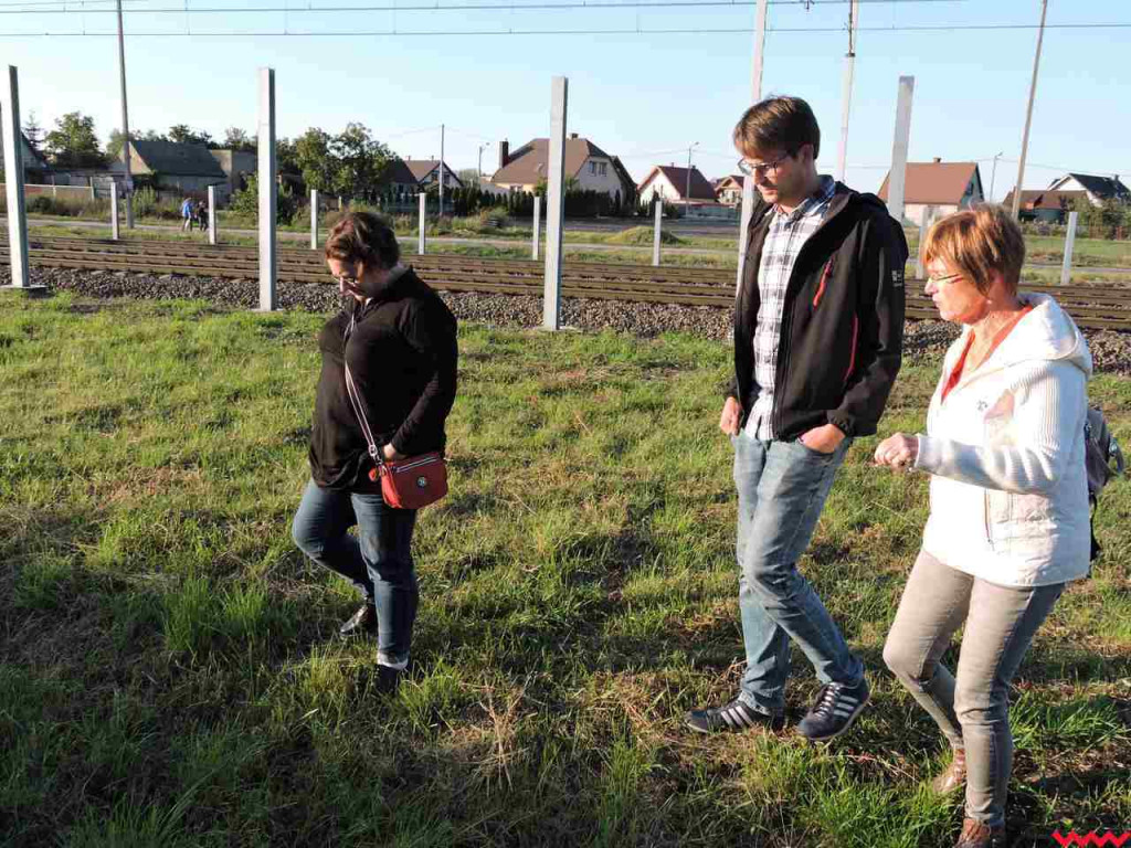 Potomkowie Ariego Goldsteina przy dworcu kolejowym. To była sentymentalna wizyta