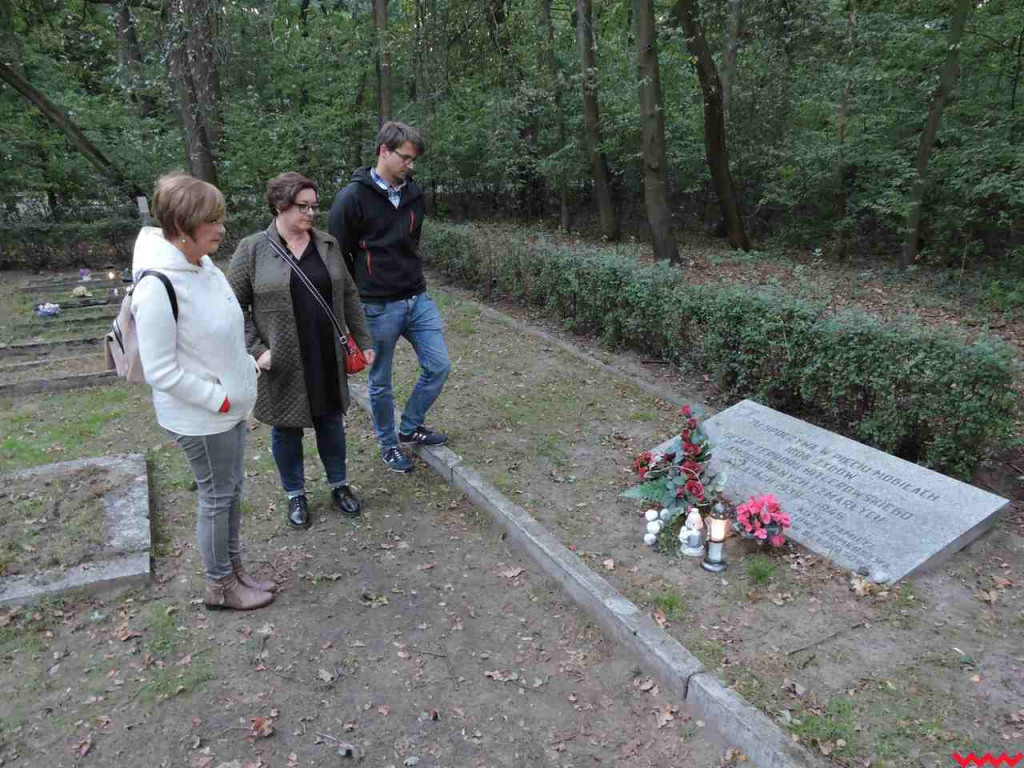 Potomkowie Ariego Goldsteina przy dworcu kolejowym. To była sentymentalna wizyta