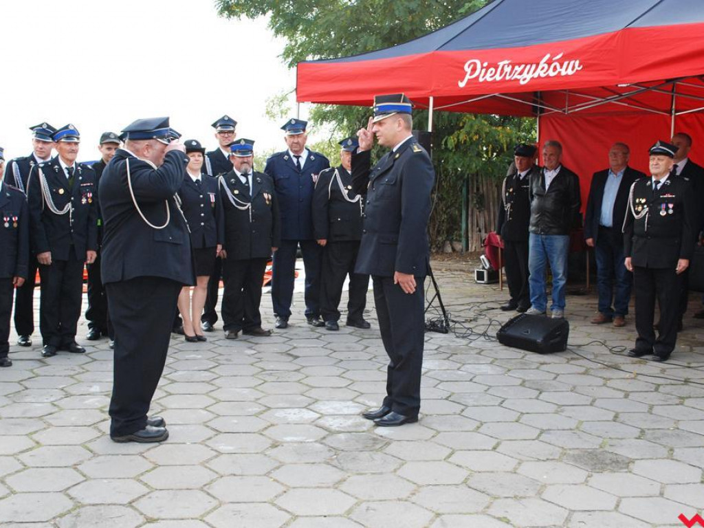 Nowy samochód strażacki poświęcony
