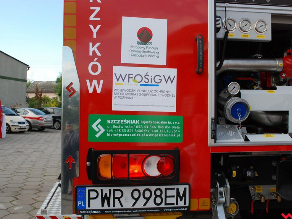 Nowy samochód strażacki poświęcony
