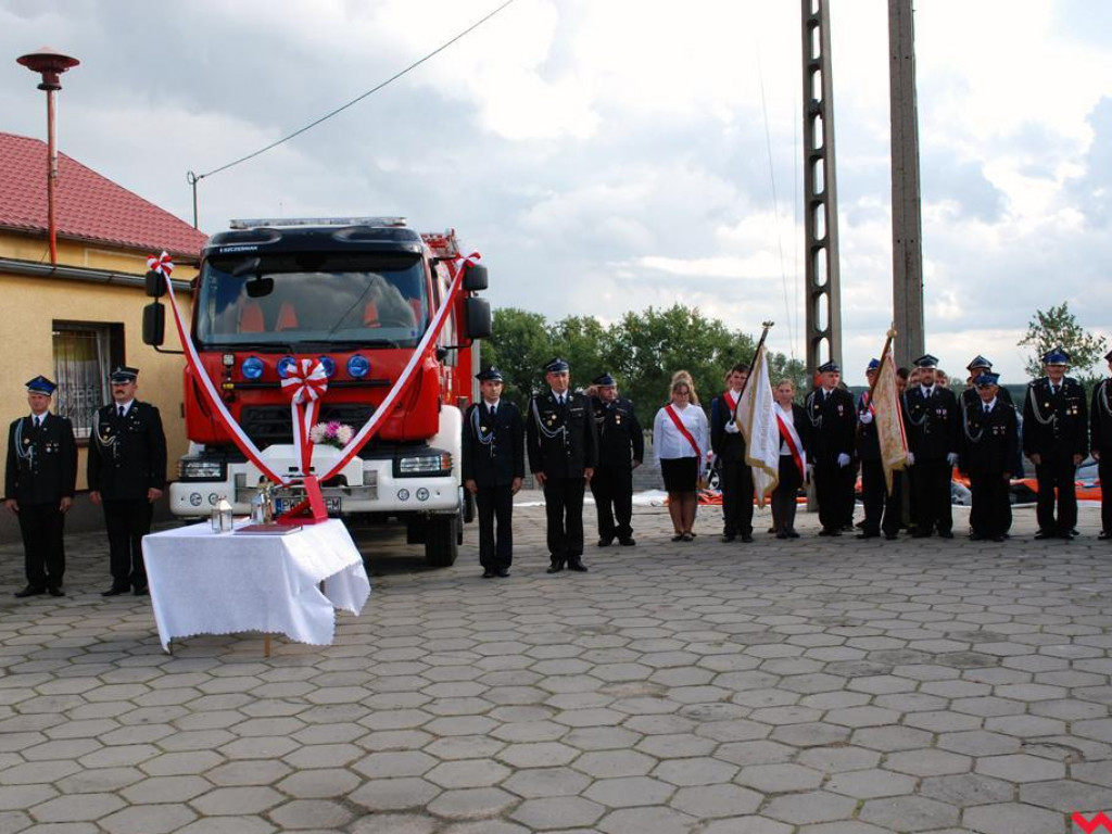 Nowy samochód strażacki poświęcony