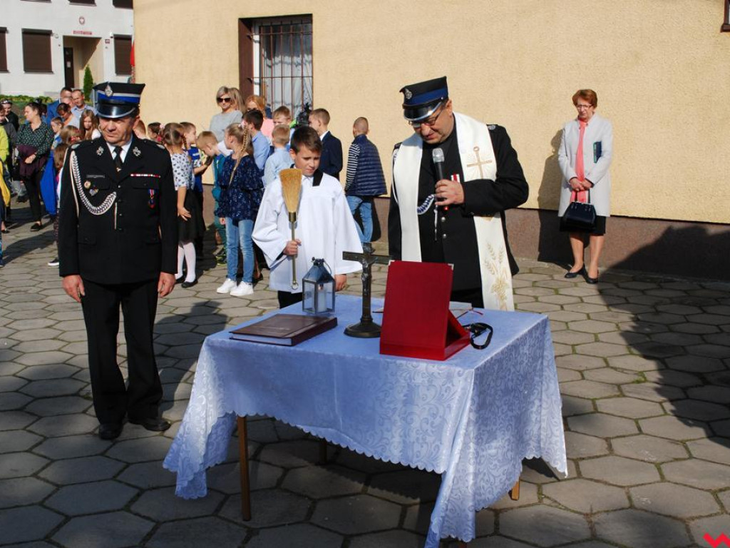 Nowy samochód strażacki poświęcony