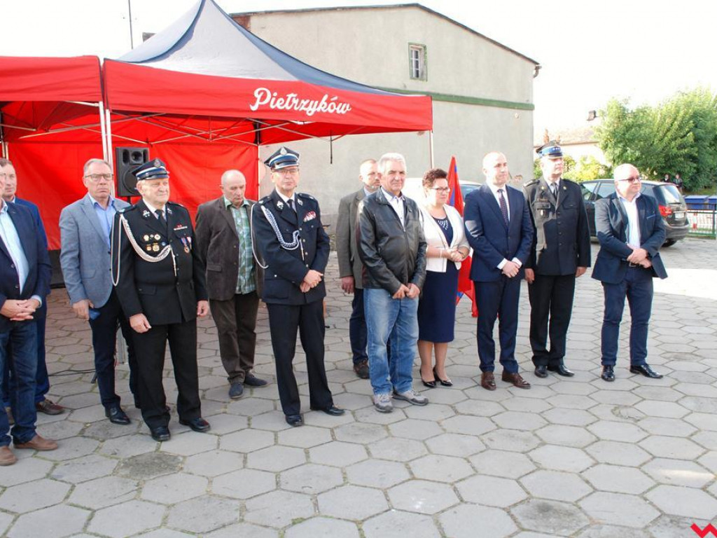 Nowy samochód strażacki poświęcony