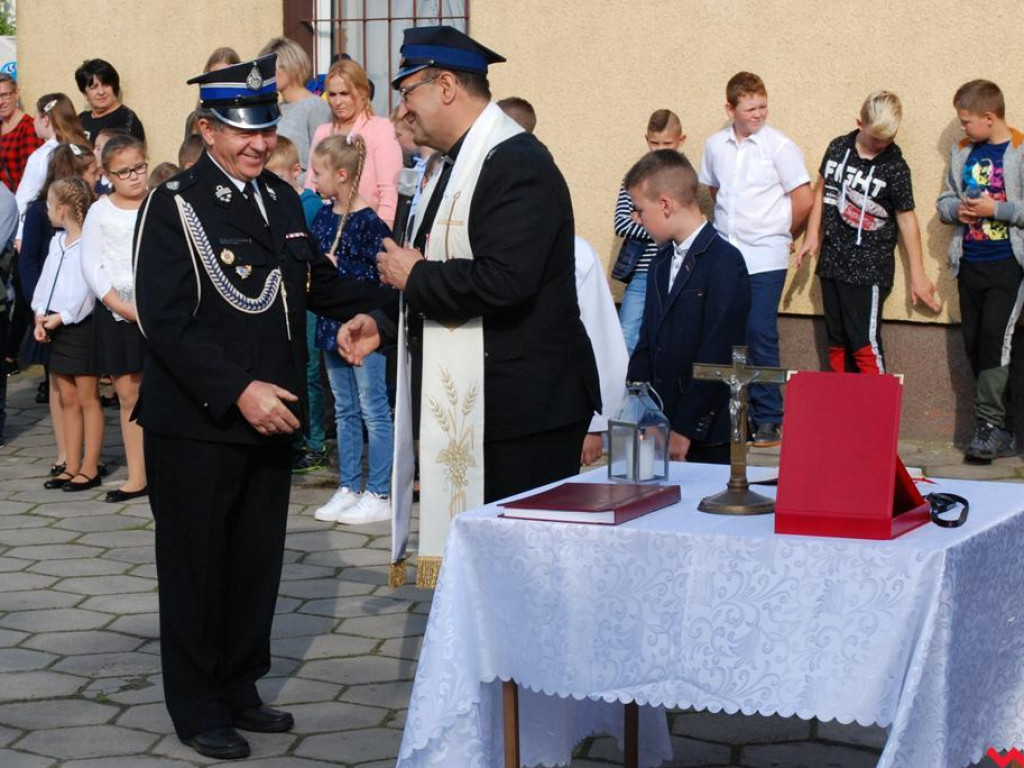 Nowy samochód strażacki poświęcony