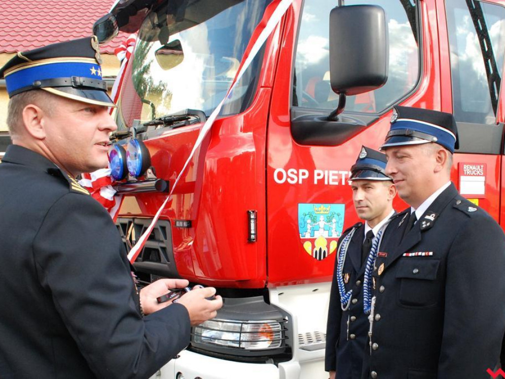 Nowy samochód strażacki poświęcony