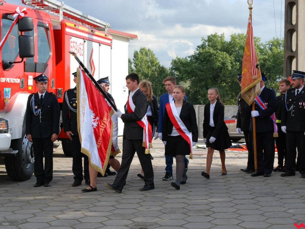 Nowy samochód strażacki poświęcony