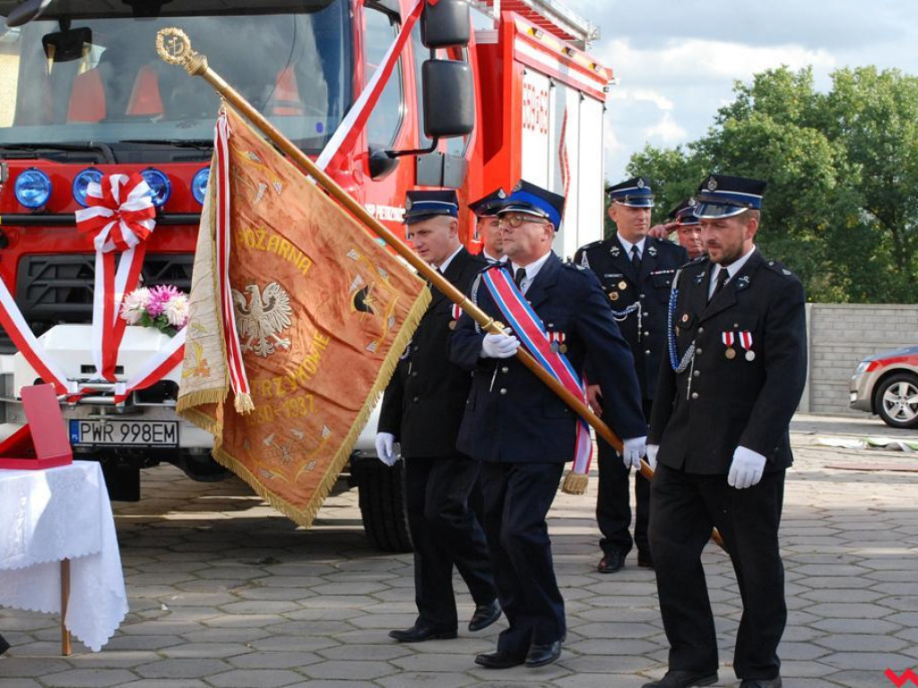 Nowy samochód strażacki poświęcony