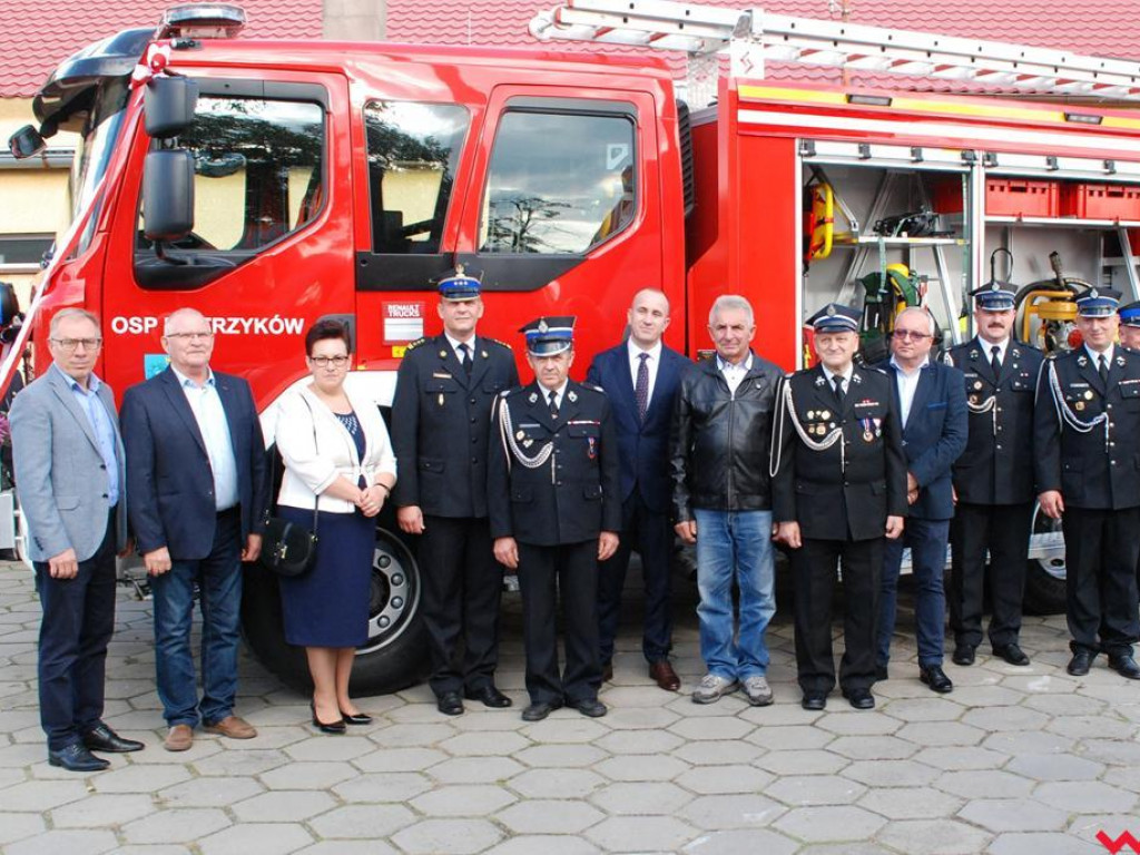 Nowy samochód strażacki poświęcony