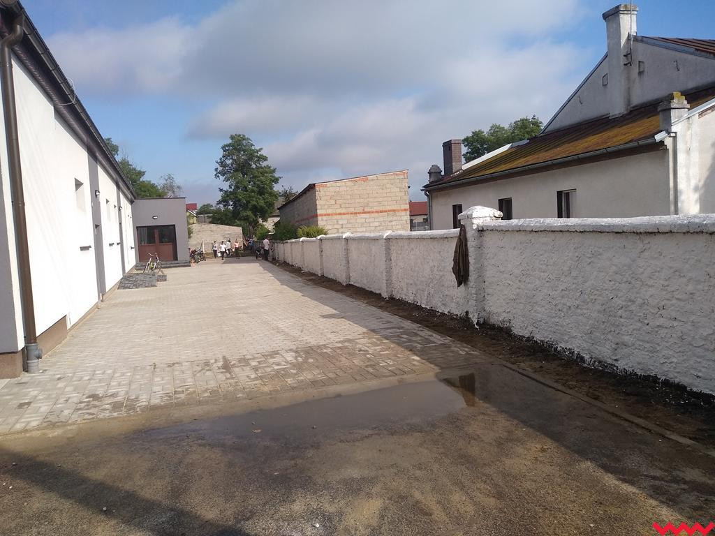 Mieszkańcy Lisewa skrzyknęli się i uporządkowali teren wokół świetlicy wiejskiej