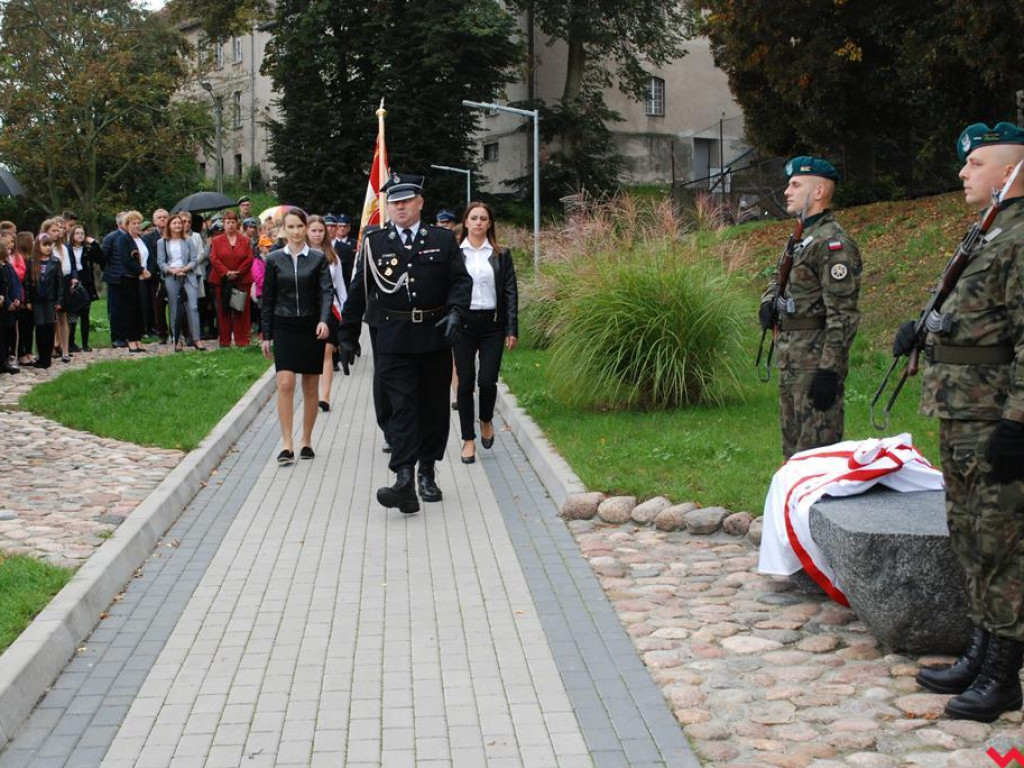 Ławeczka poświęcona Stefanowi Korbońskiemu odsłonięta w Pyzdrach